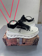 On Cloudtilt "Black/Ivory"