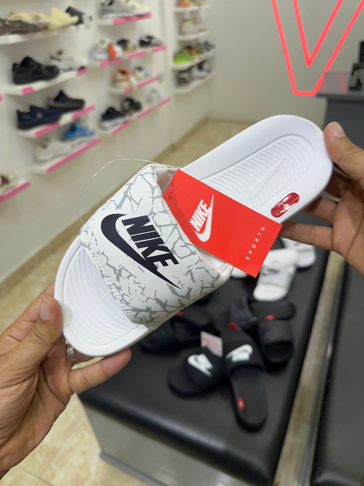 Nike Victori One (Nike Tick) - White Grey T7
