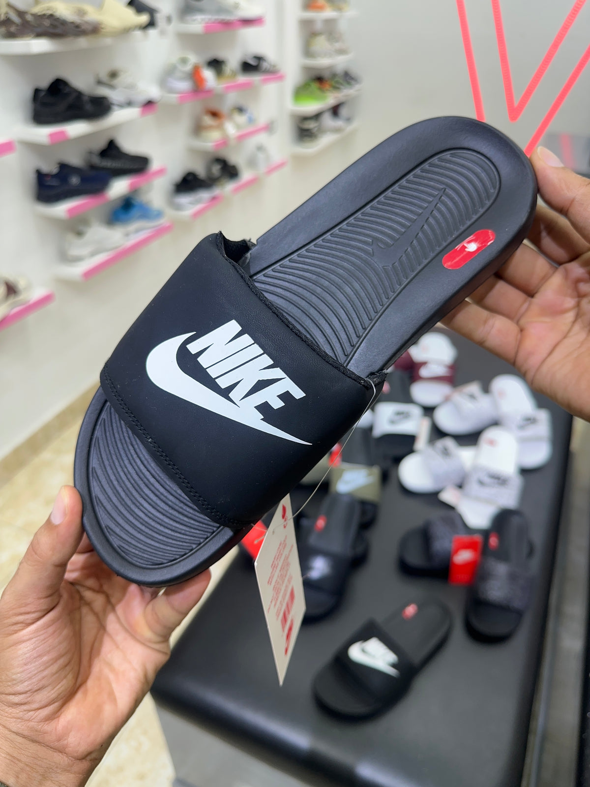 Nike Victori One (Nike Tick) - Black White T2