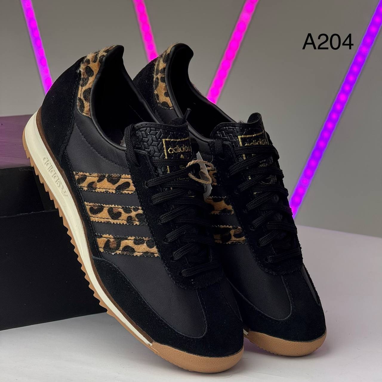 Adidas SL.72 "Black Tiger"