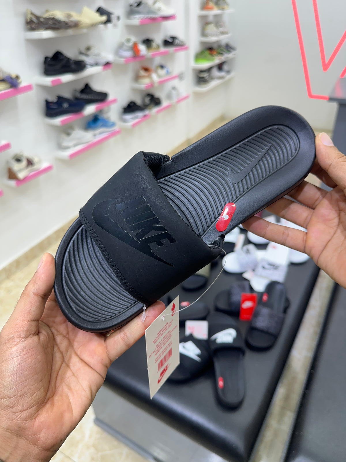 Nike Victori One (Nike Tick) - Black T1