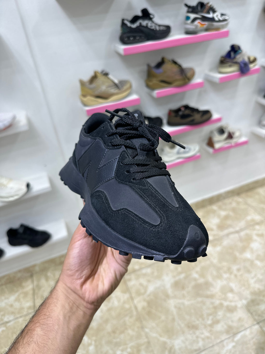 NewBalance 327 “Full Black”