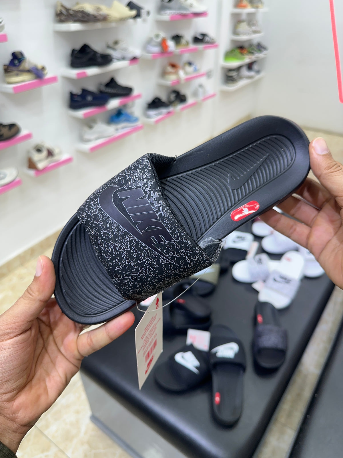 Nike Victori One (Nike Tick) - Black Grey T9