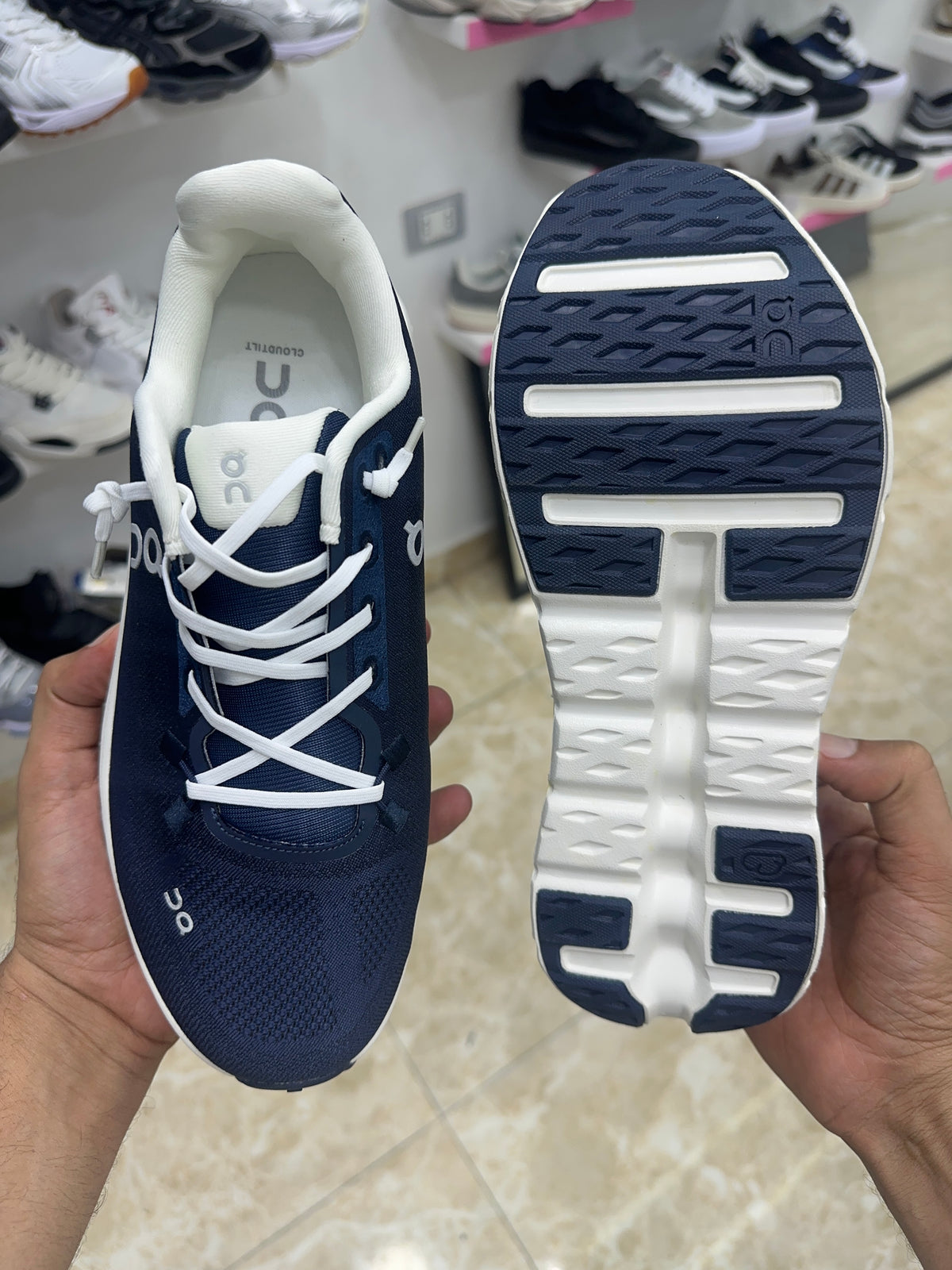 On Running Cloudtilt navy blue white sole&assents