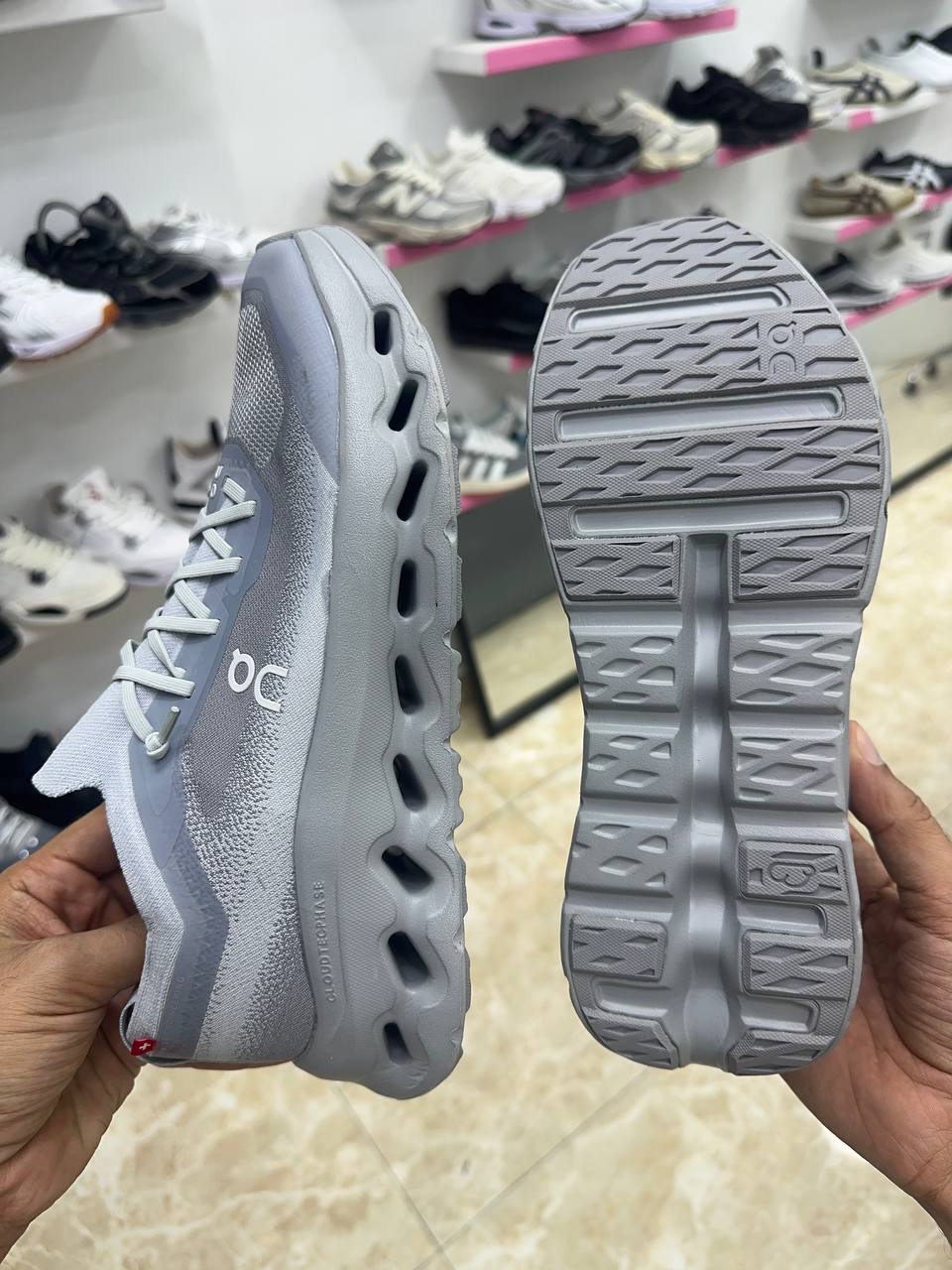 On Running Cloudtilt Moon Zendaya Glacier Alloy