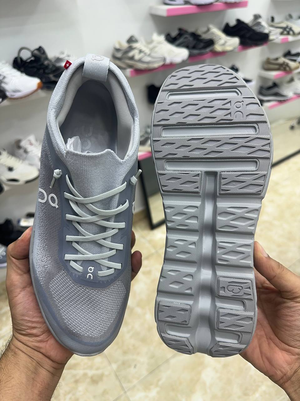On Running Cloudtilt Moon Zendaya Glacier Alloy