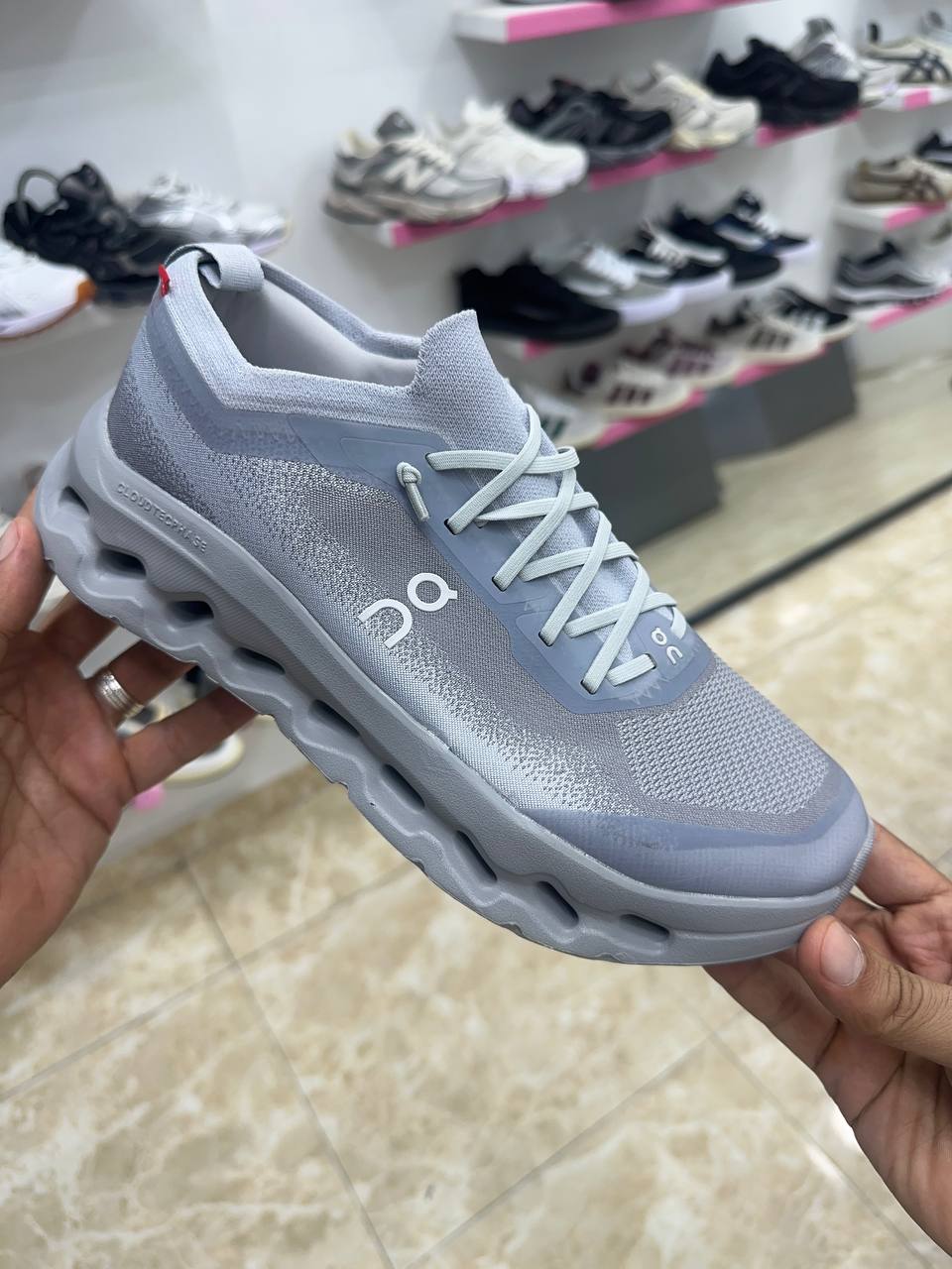 On Running Cloudtilt Moon Zendaya Glacier Alloy