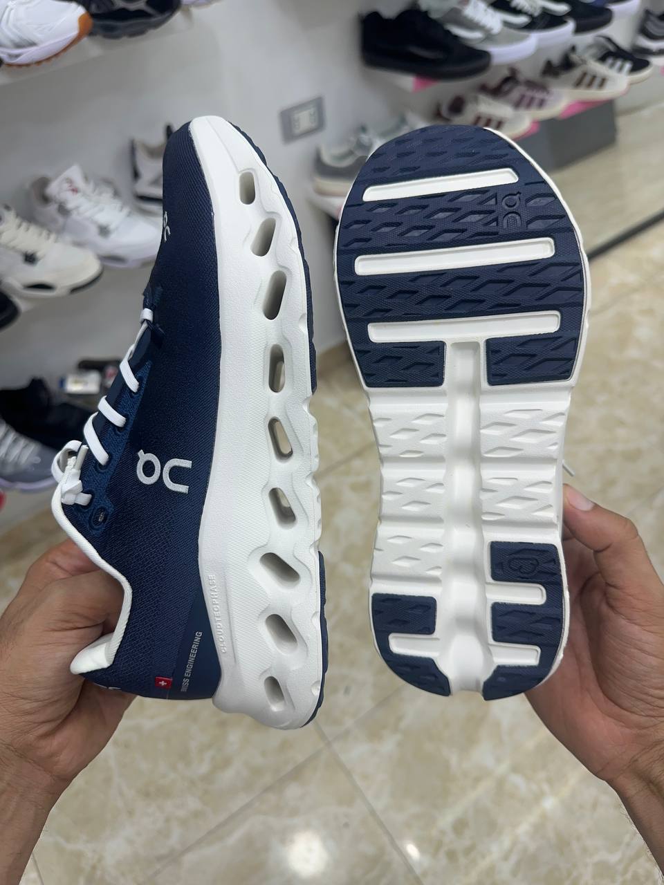 On Running Cloudtilt navy blue white sole&assents