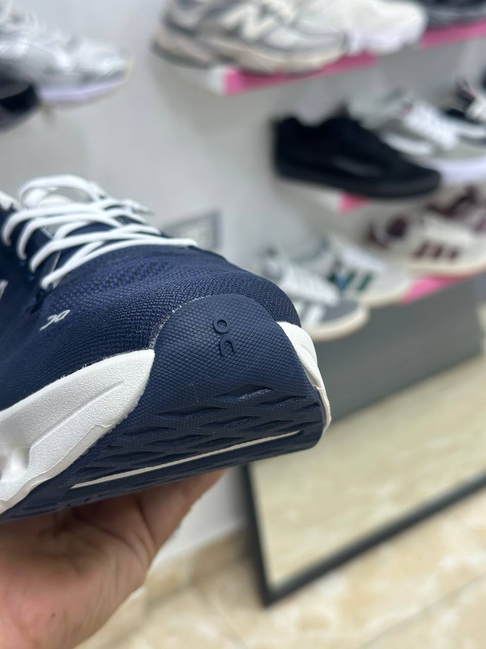 On Running Cloudtilt navy blue white sole&assents