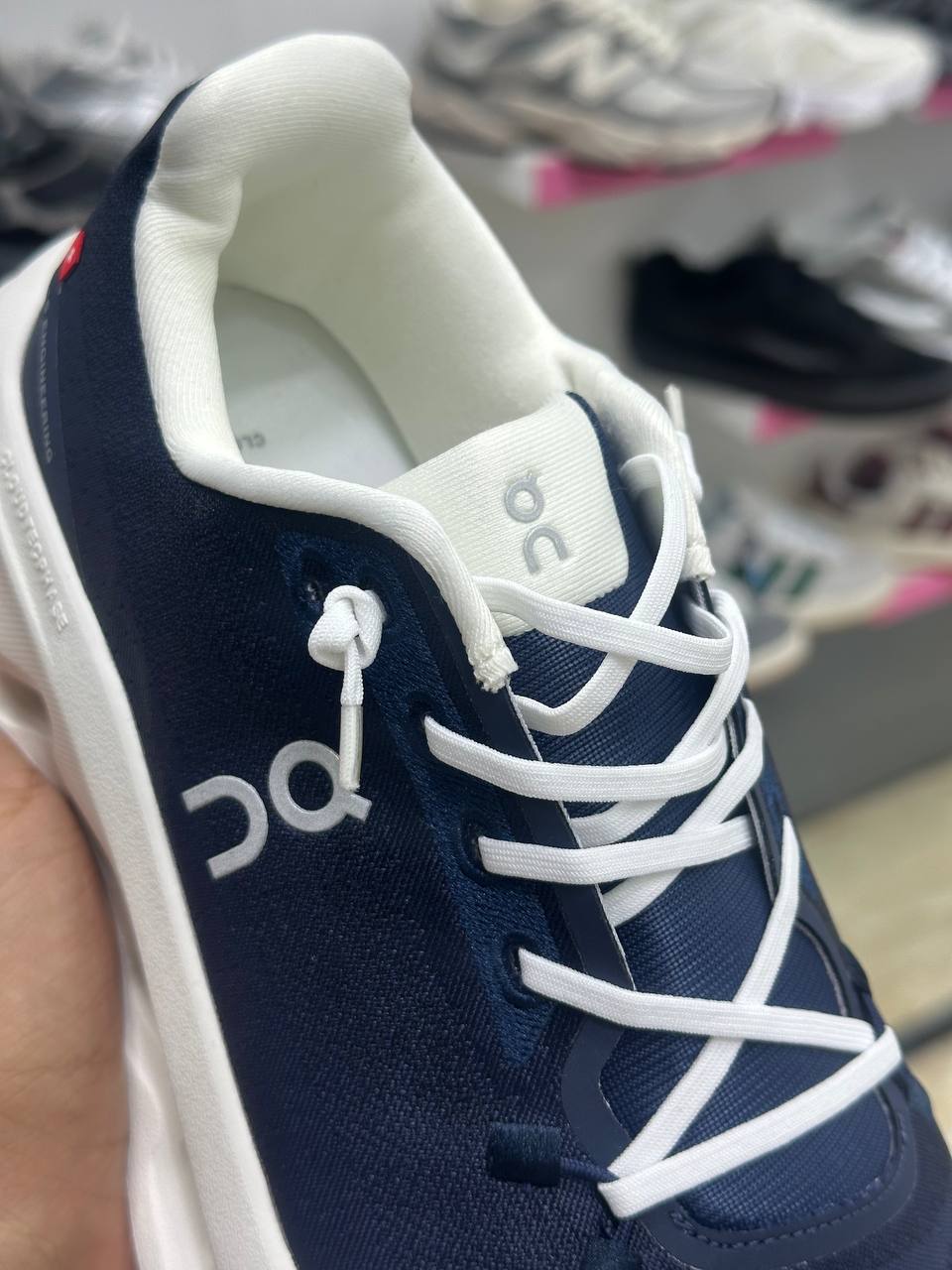On Running Cloudtilt navy blue white sole&assents