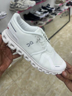 On Running Cloud 6 All White