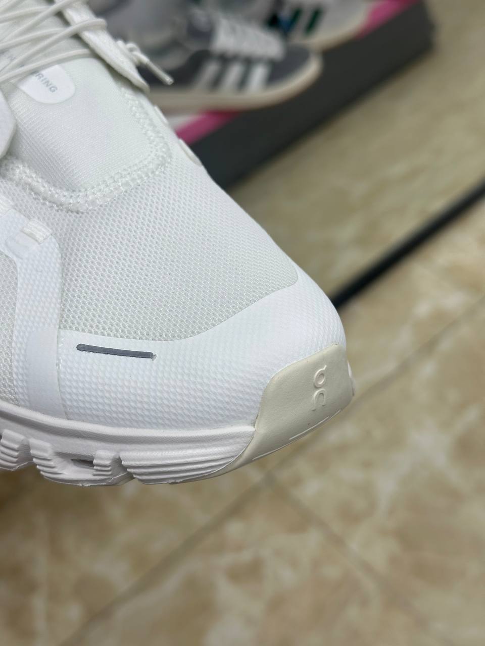 On Running Cloud 6 All White