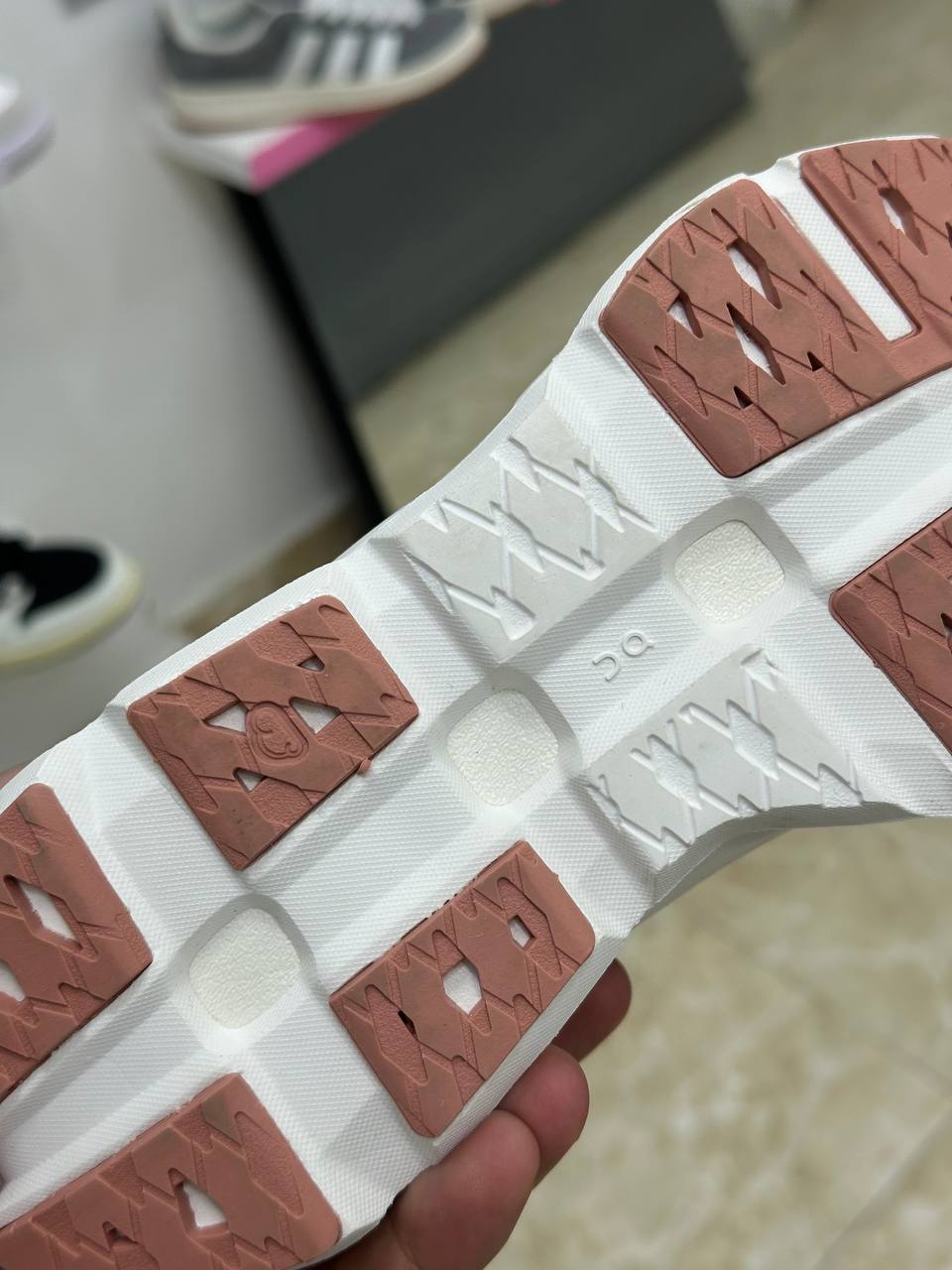 On Running On Cloudmonster 3 Hyper black ivory white moave pink assents