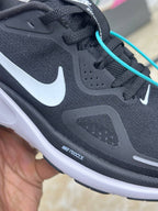 Nike Structure 26 Black/White