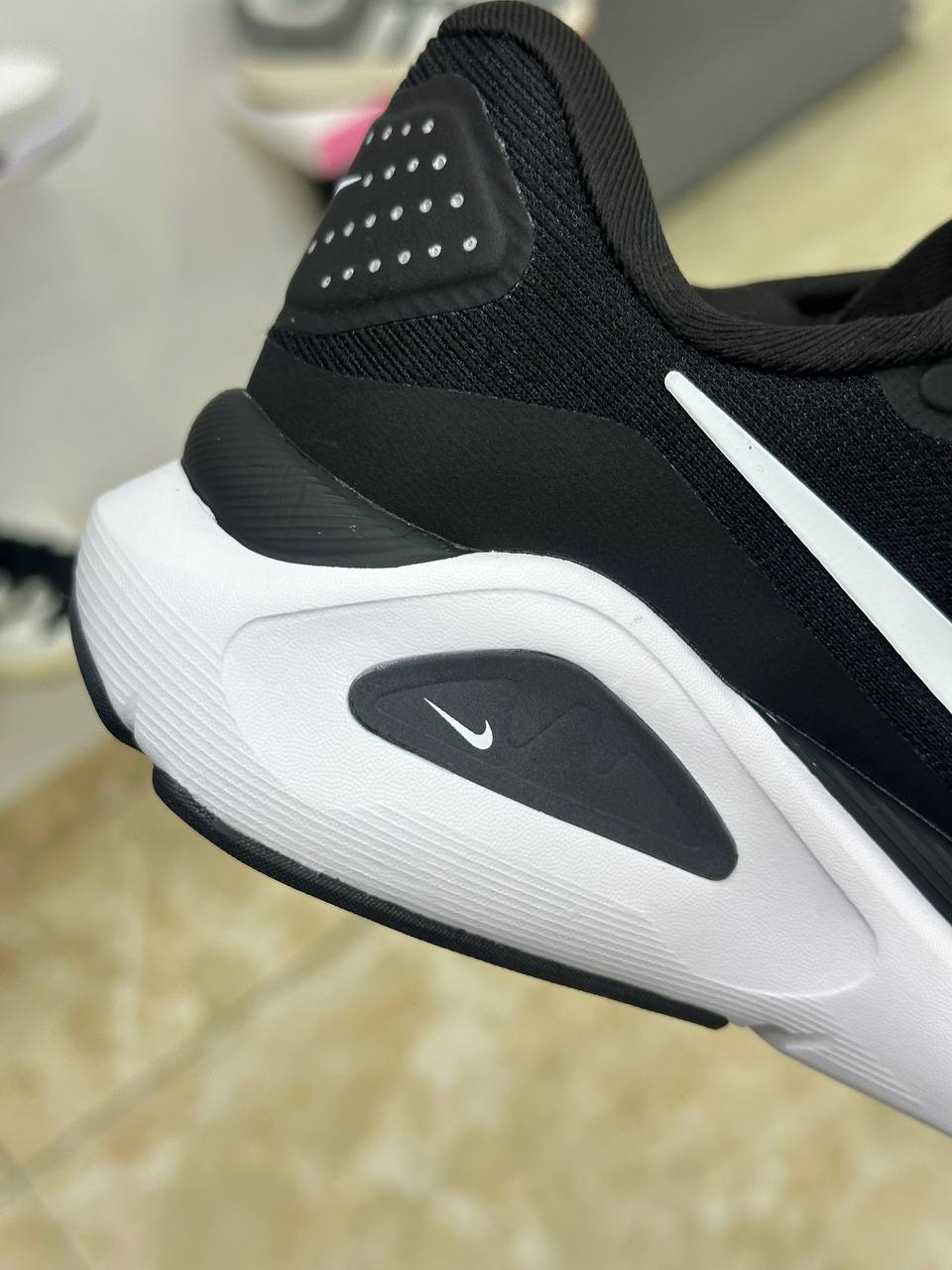 Nike Structure 26 Black/White