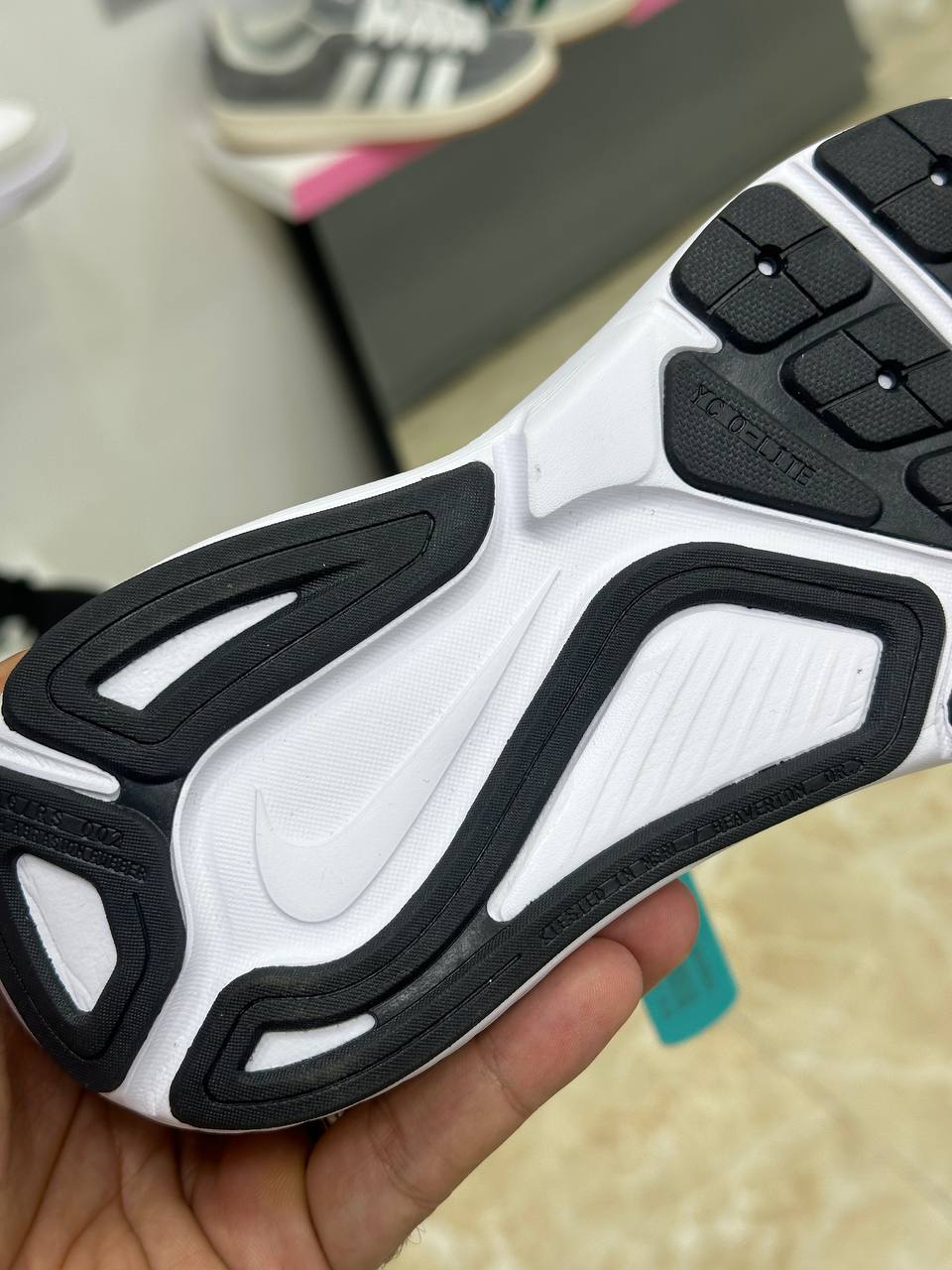 Nike Structure 26 Black/White