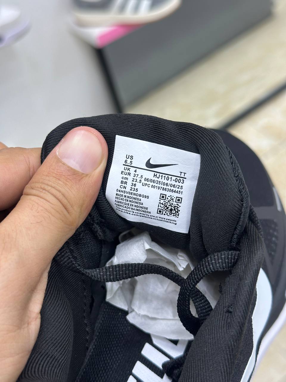 Nike Structure 26 Black/White