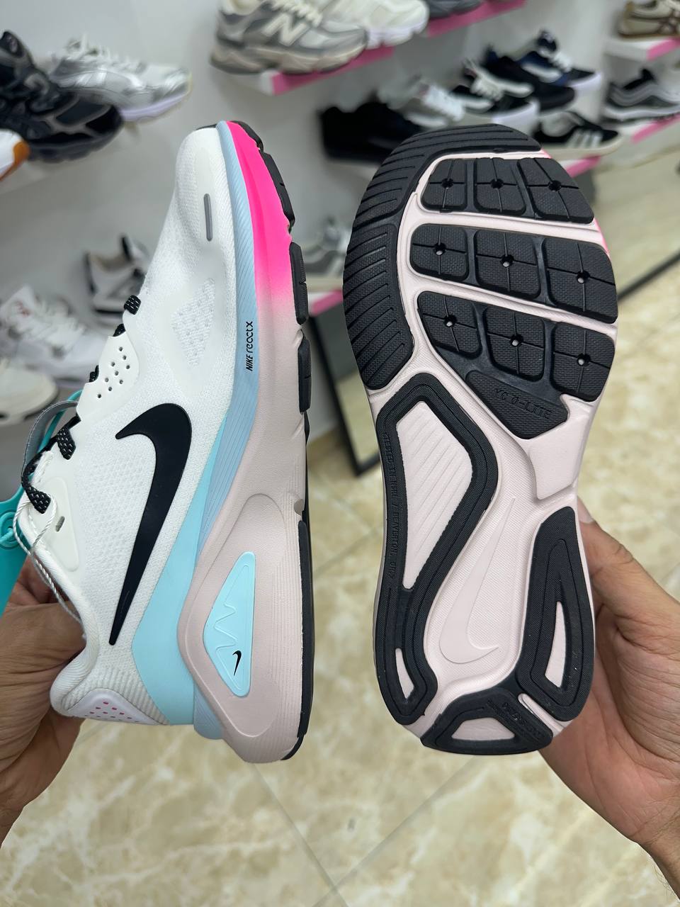 NIKE STRUCTURE 26 WHITE BLACK GLACIER ICE HYPER