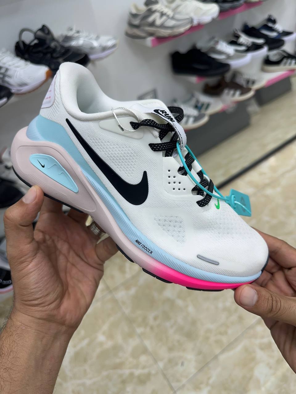 NIKE STRUCTURE 26 WHITE BLACK GLACIER ICE HYPER