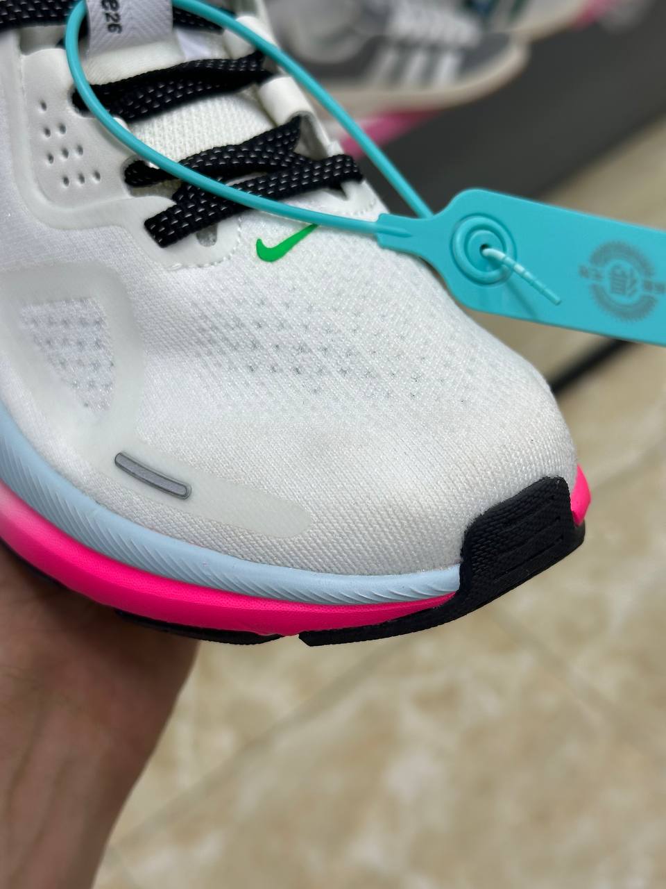 NIKE STRUCTURE 26 WHITE BLACK GLACIER ICE HYPER