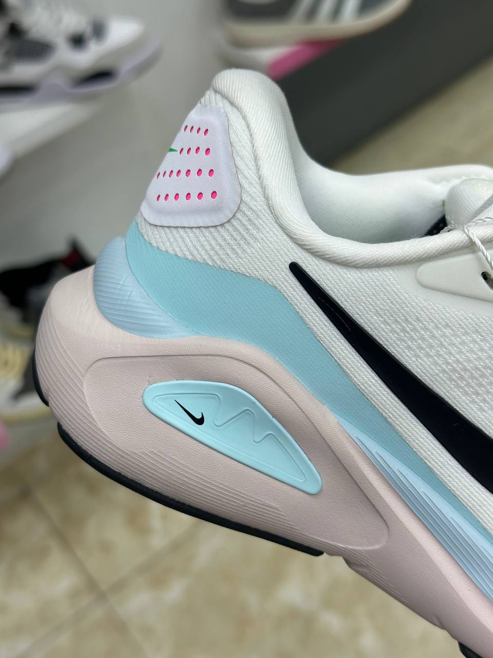 NIKE STRUCTURE 26 WHITE BLACK GLACIER ICE HYPER