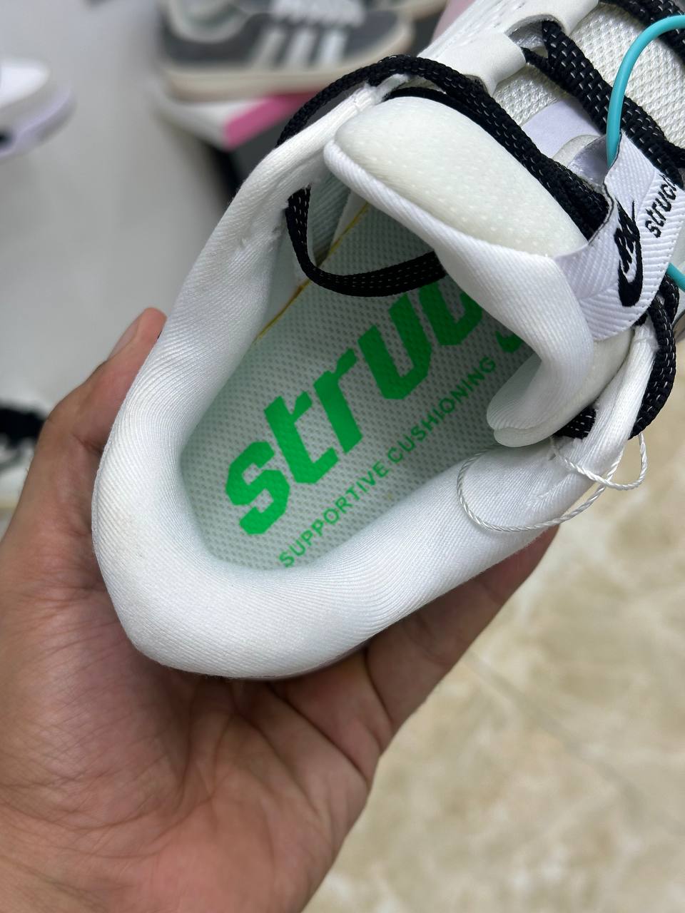 NIKE STRUCTURE 26 WHITE BLACK GLACIER ICE HYPER