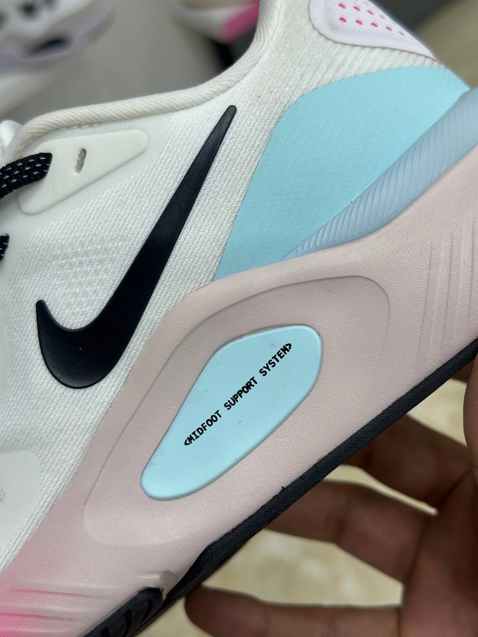 NIKE STRUCTURE 26 WHITE BLACK GLACIER ICE HYPER