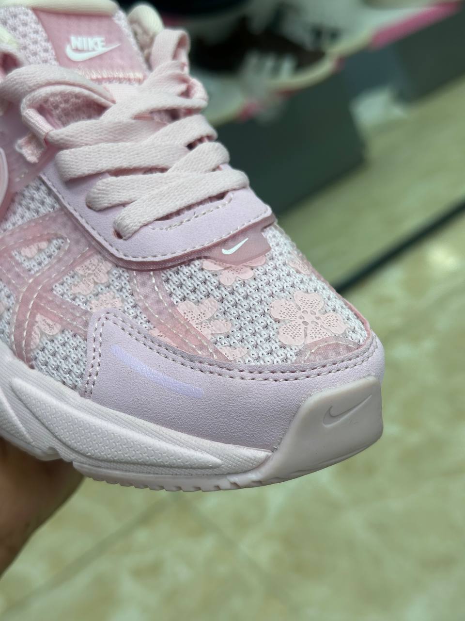 Nike V2K Run Pink Foam white