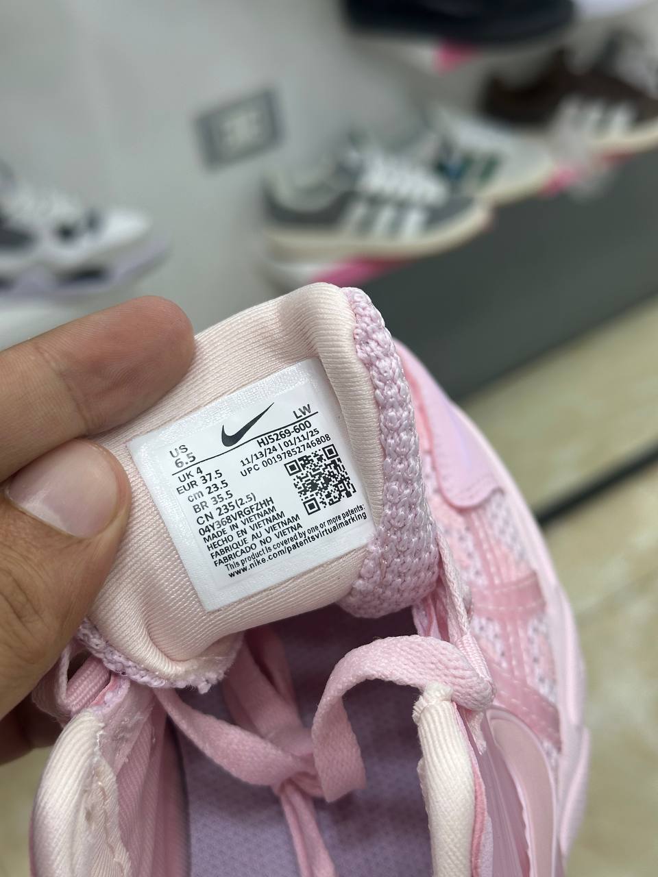 Nike V2K Run Pink Foam white