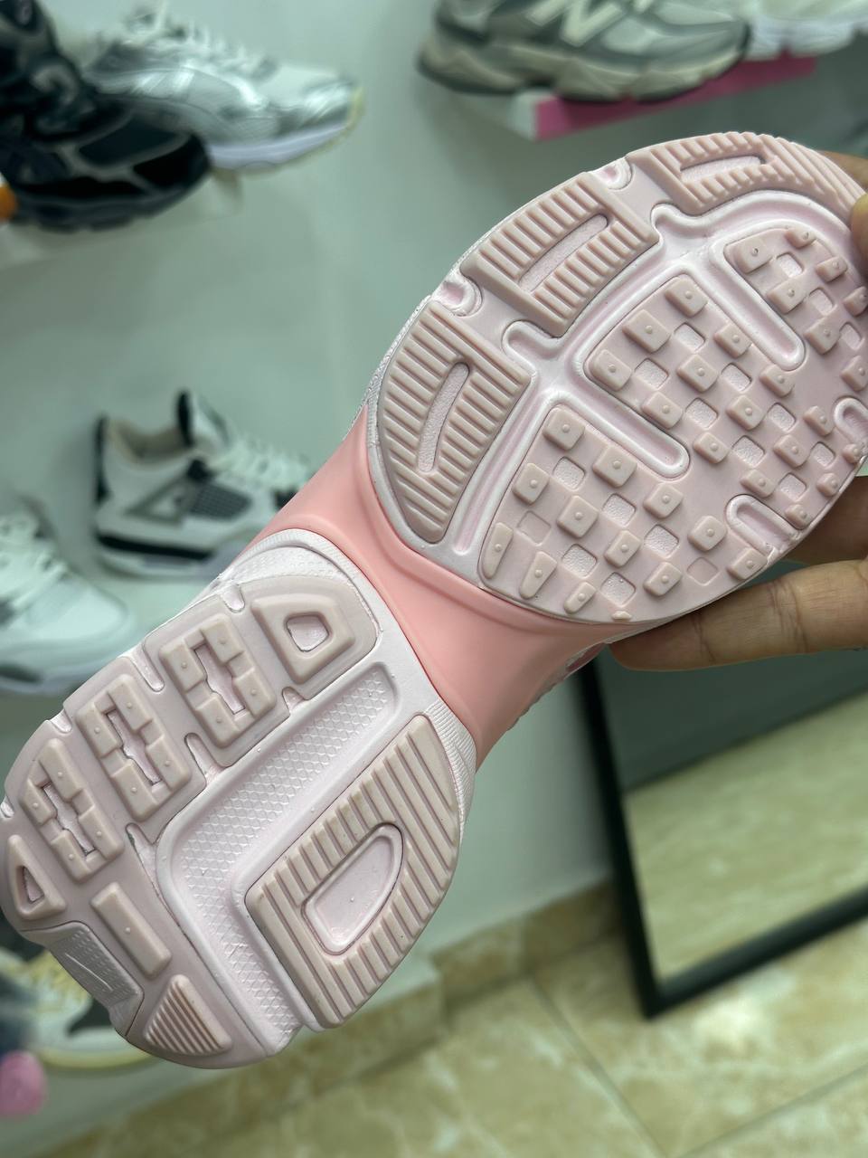 Nike V2K Run Pink Foam white