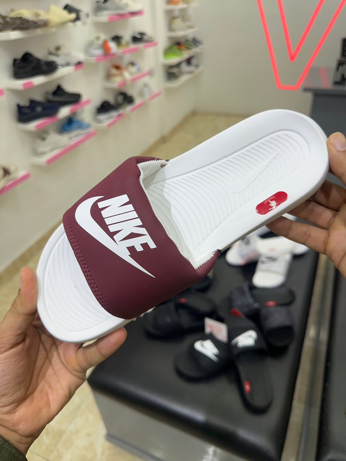 Nike Victori One (Nike Tick) - Burgandy T6