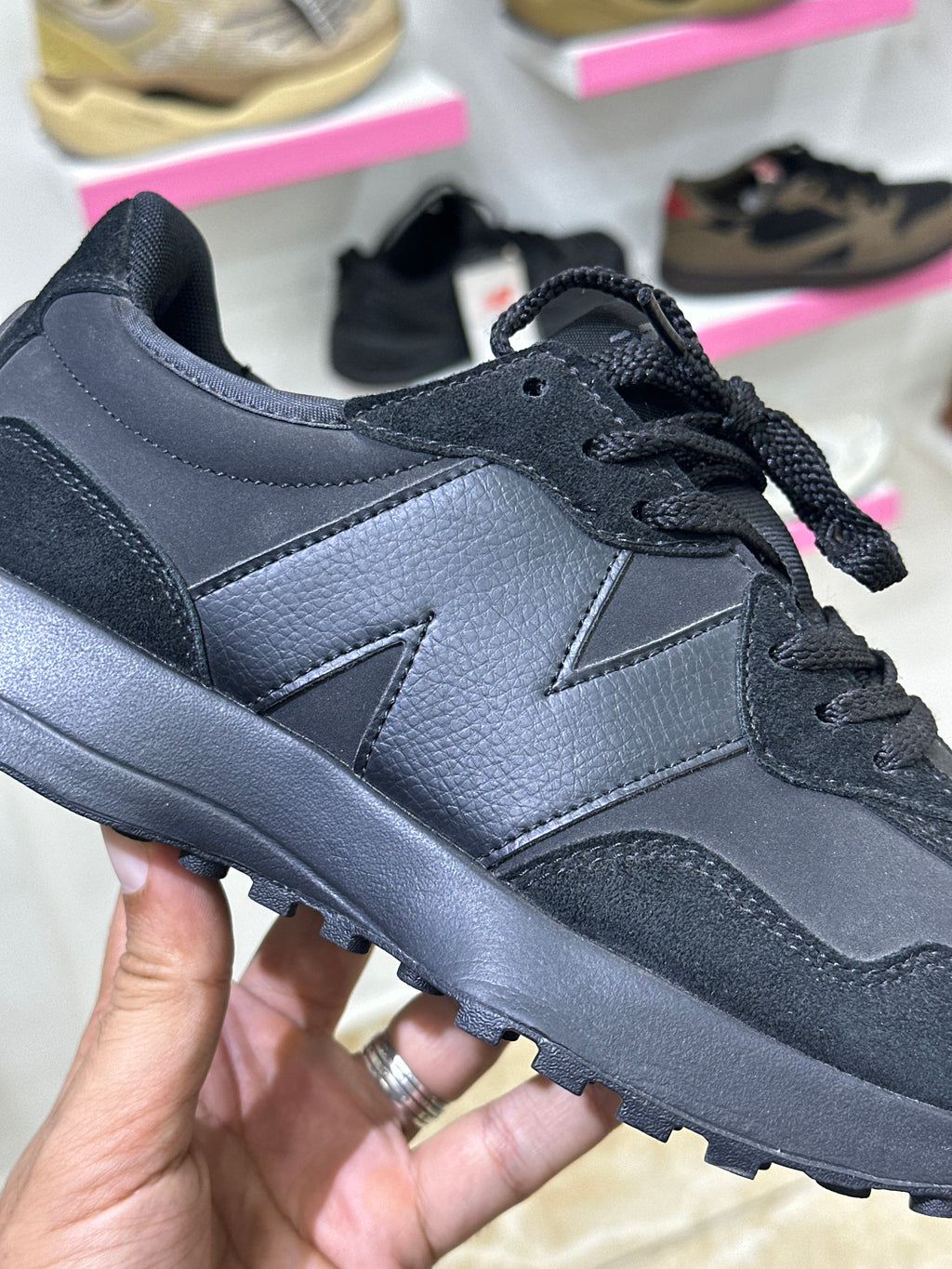 NewBalance 327 “Full Black”