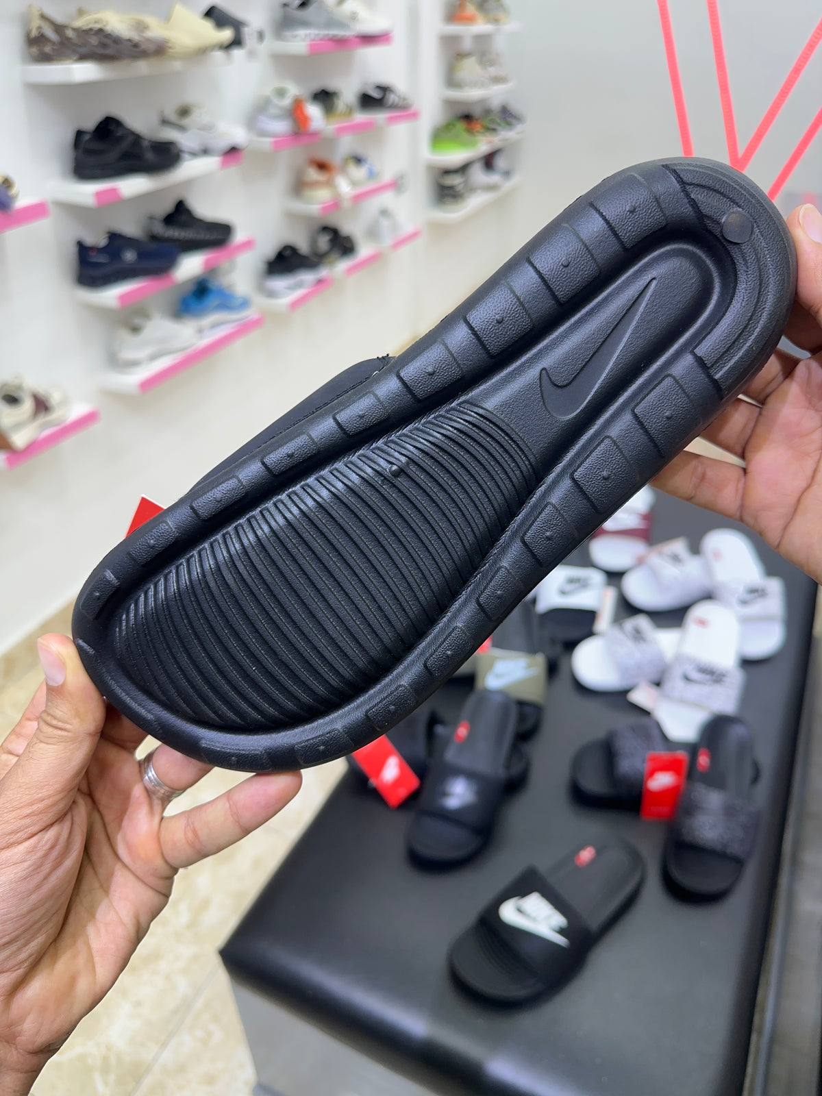 Nike Victori One (Nike Tick) - Black T1