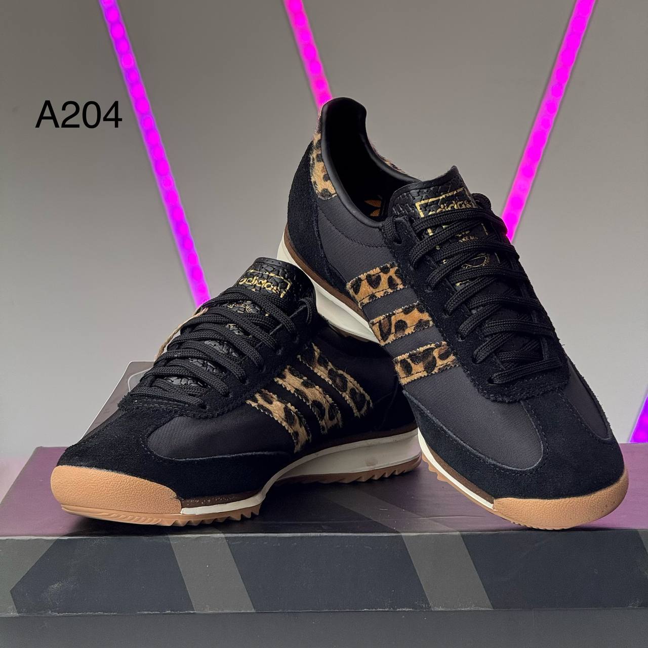 Adidas SL.72 "Black Tiger"
