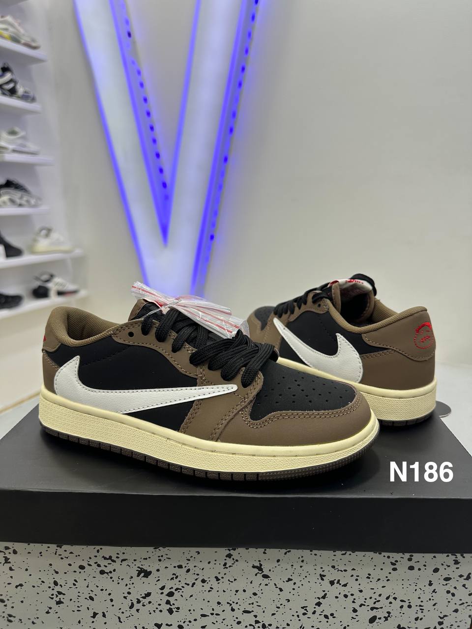 Jordan 1 Retro Low Travis Scott “Mocha”