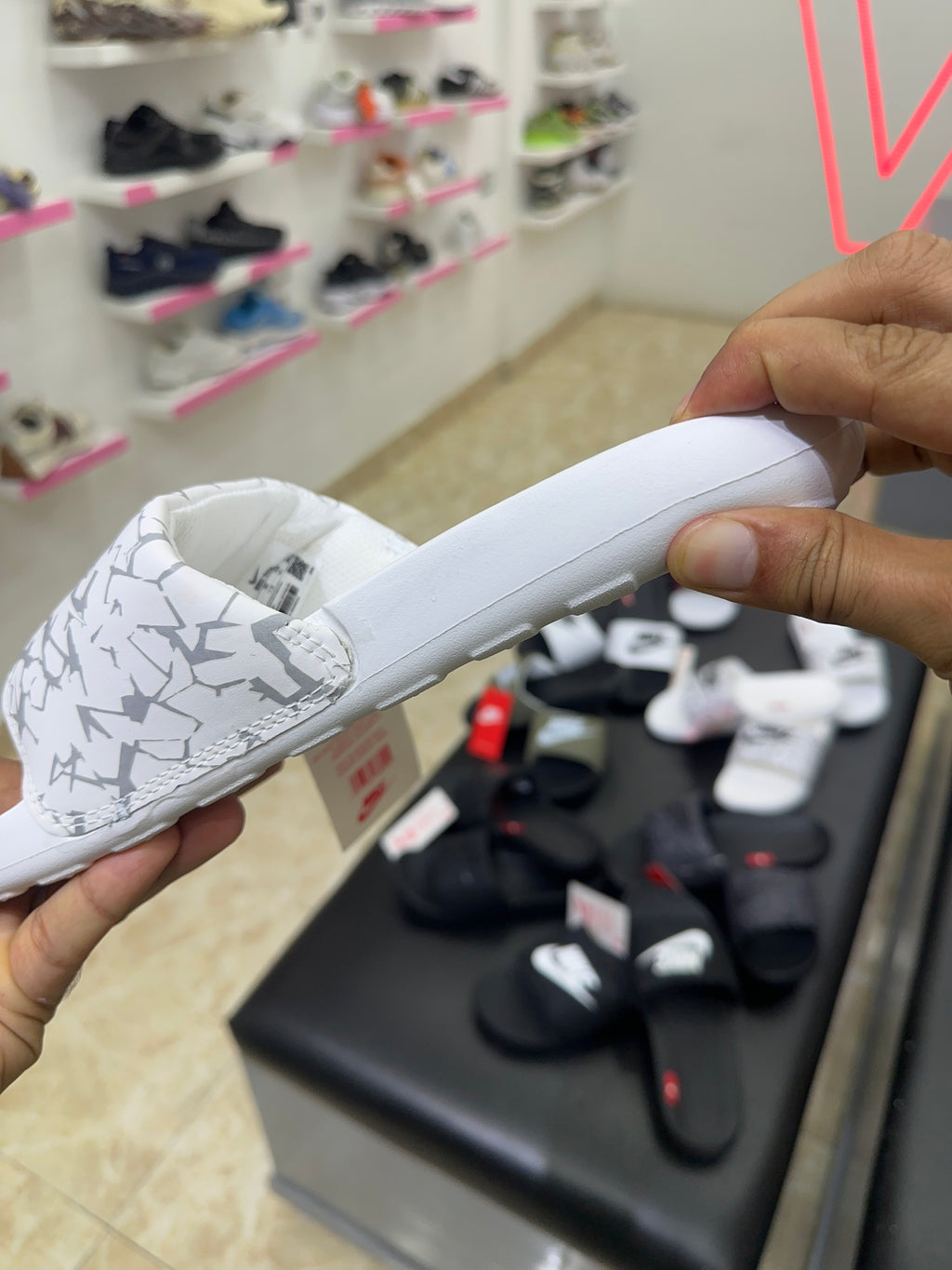 Nike Victori One (Nike Tick) - White Grey T7