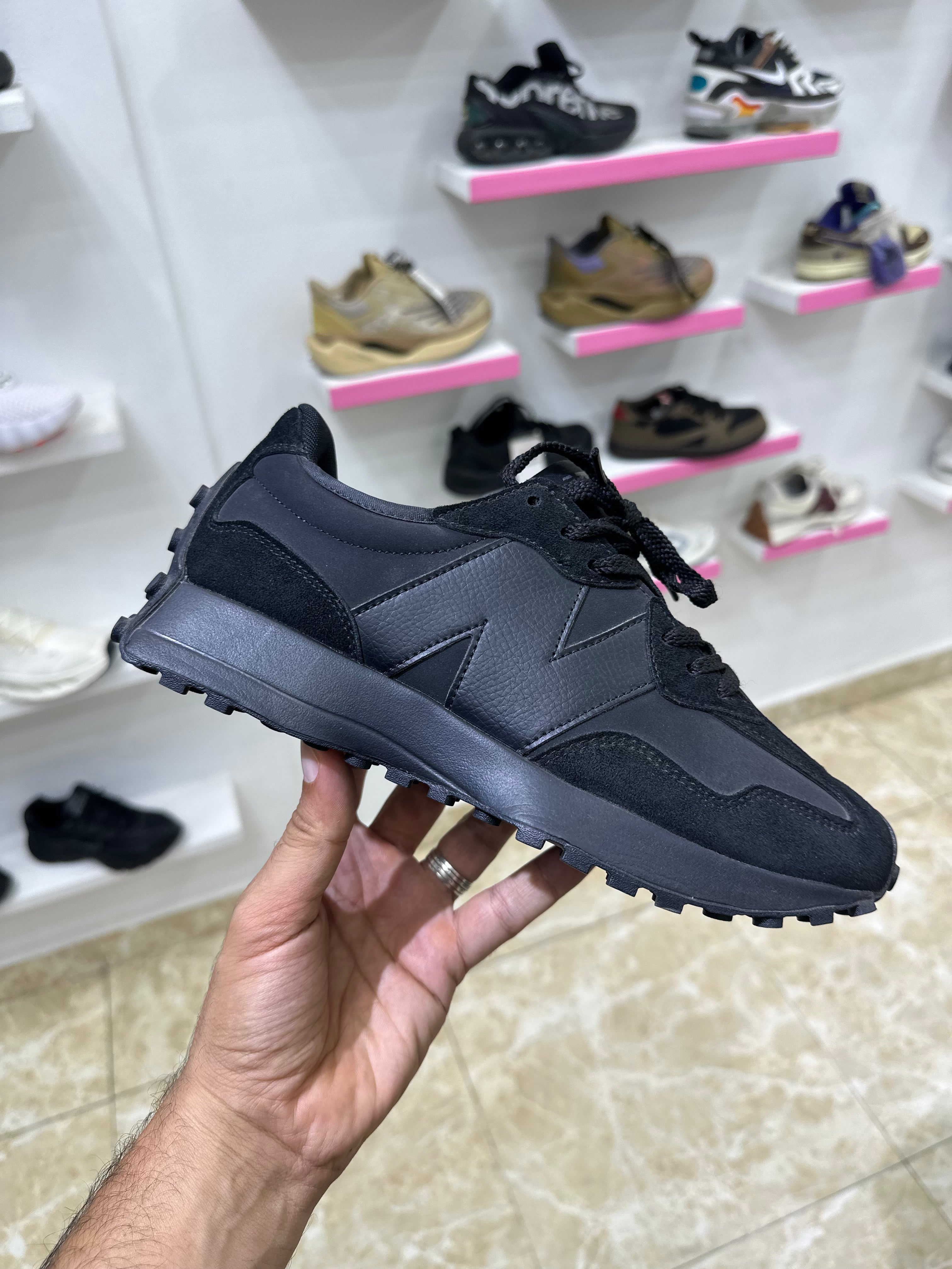 NewBalance 327 “Full Black”