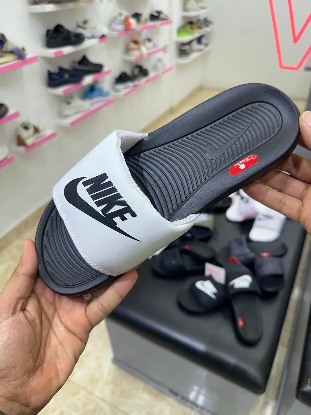 Nike Victori One (Nike Tick) - Black White T3