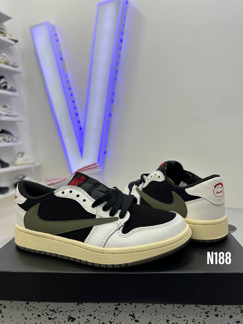 Jordan 1 Retro Low Travis Scott “Olive”