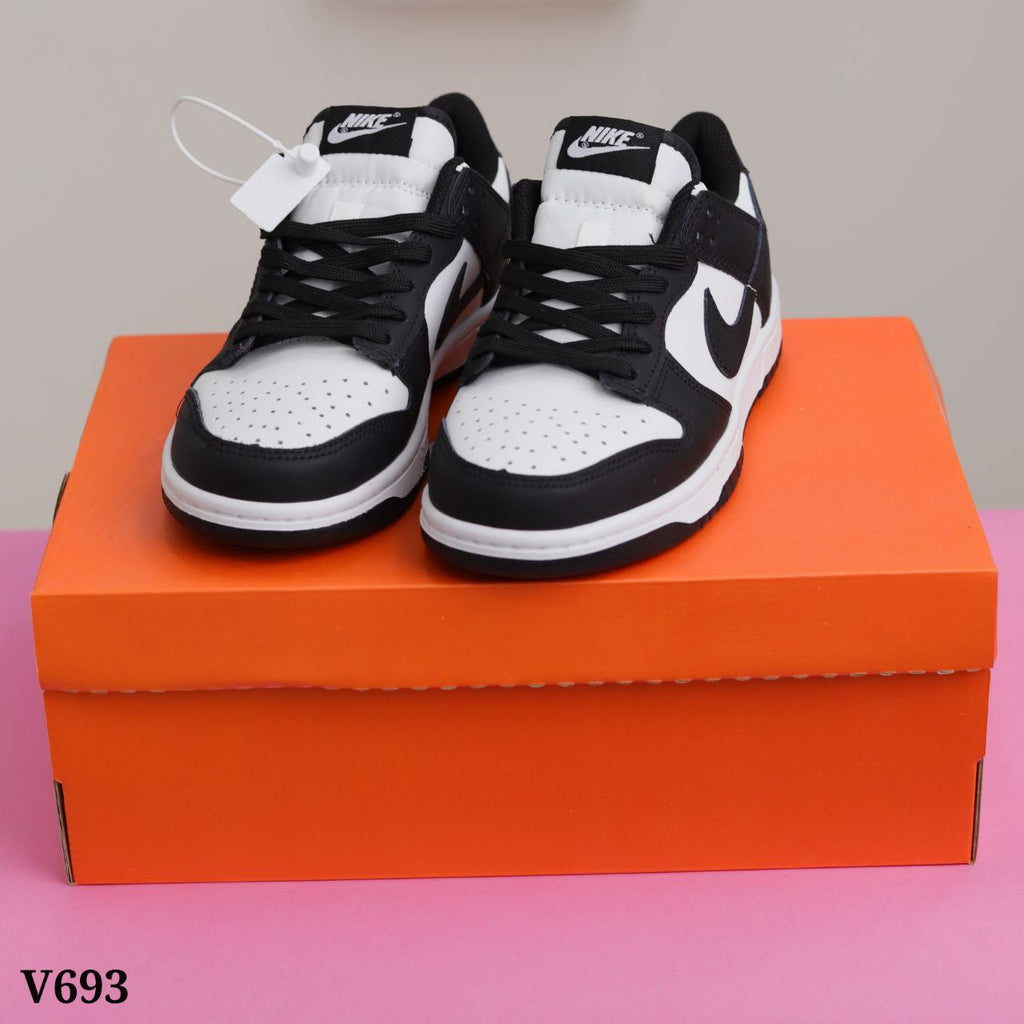 Nike SB “Panda"
