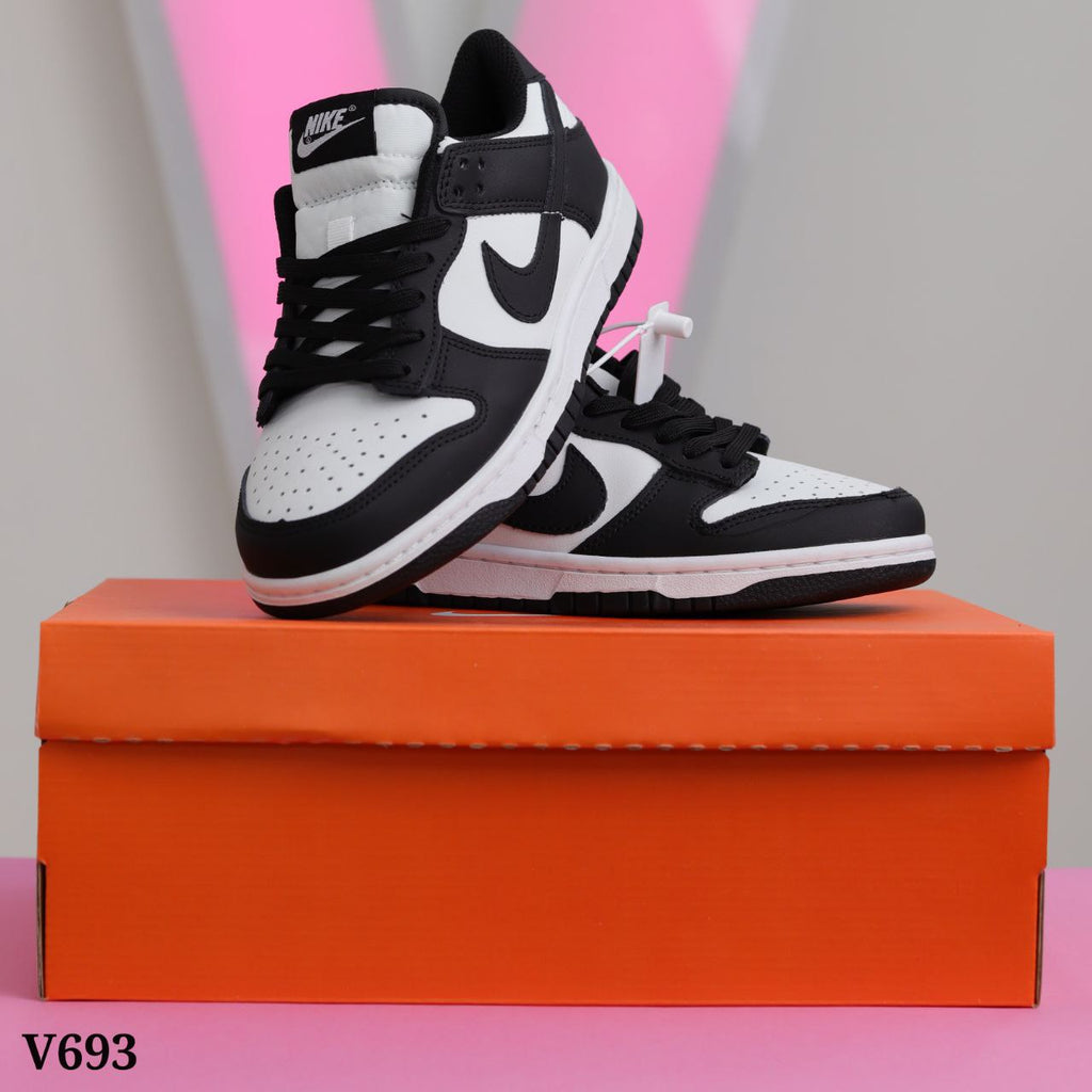 Nike SB “Panda"